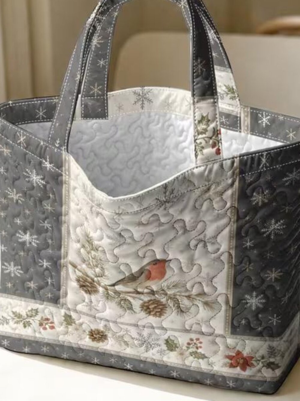 QUILTED WINTER ROBIN TOTE - Picture 3 of 4
